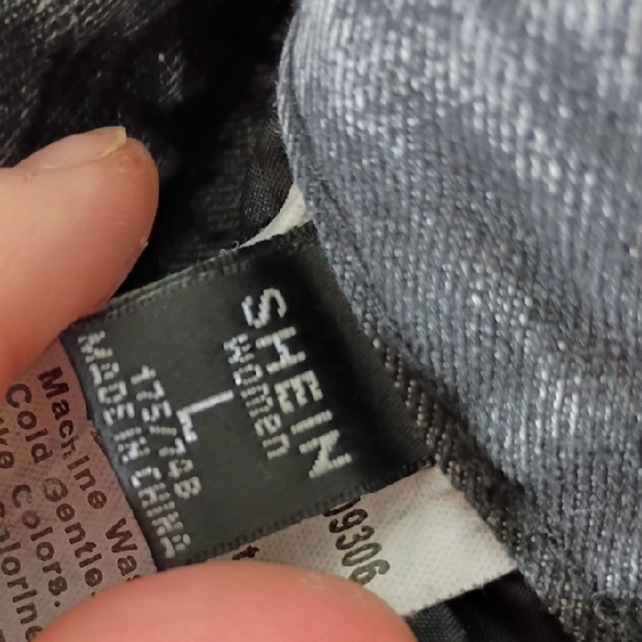 Distressed Black Denim Shorts Women's Large - Picture 2 of 8